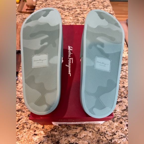 NIB Salvatore Ferragamo Groovy Rubber Slides Teal with White Logo - Picture 4 of 6